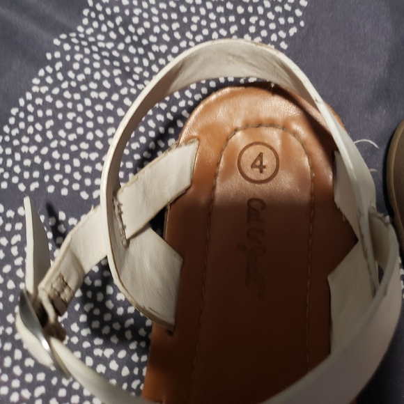 Girls Cat and Jack White Sandals Size 4 - Picture 2 of 3